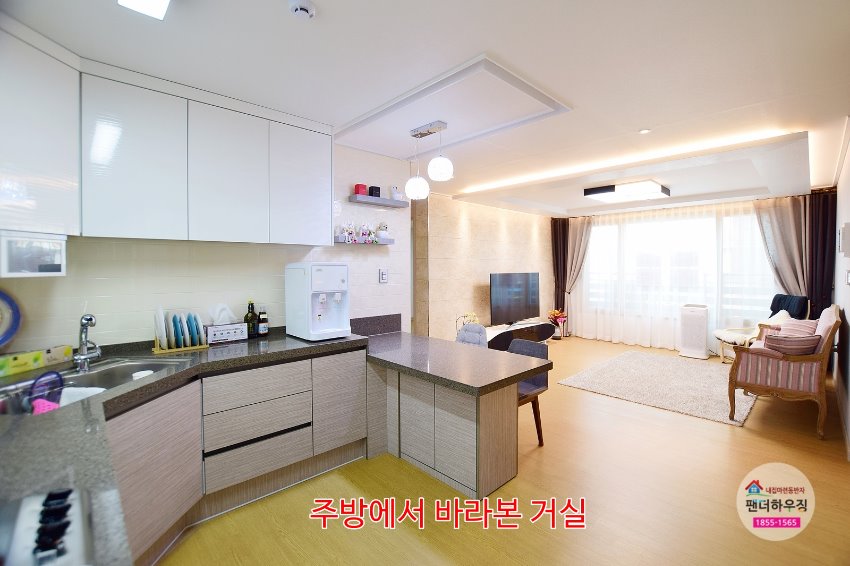 주방7.주방에서 바라본 거실.JPG