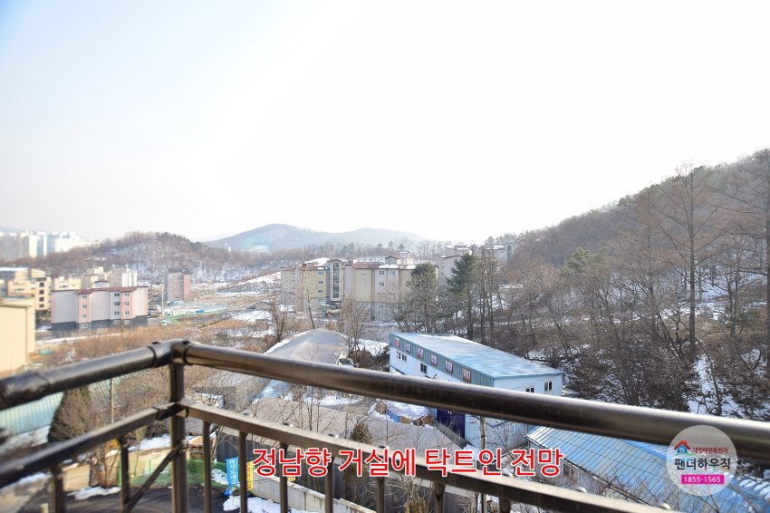 거실8.정남향 거실에 탁트인 전망.JPG