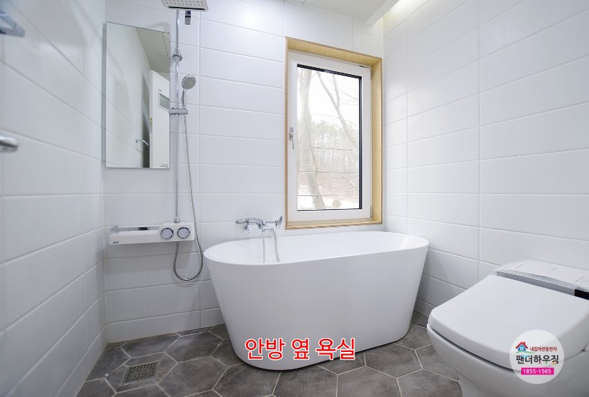 2층 안방옆 욕실.JPG
