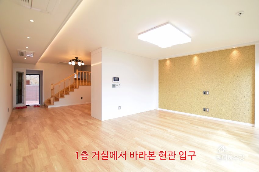 19.1층거실에서 바라본 현관입구.JPG