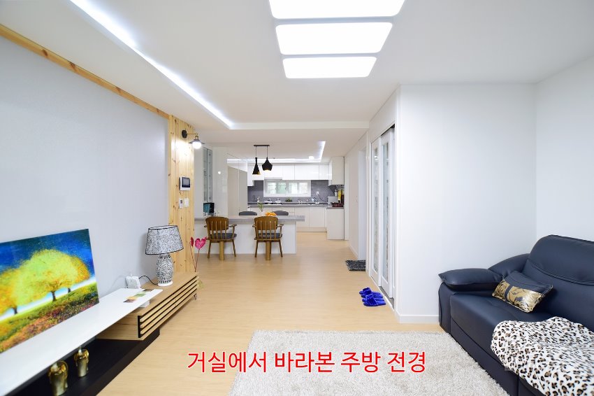거실7.거실에서 바라본 주방전경.JPG