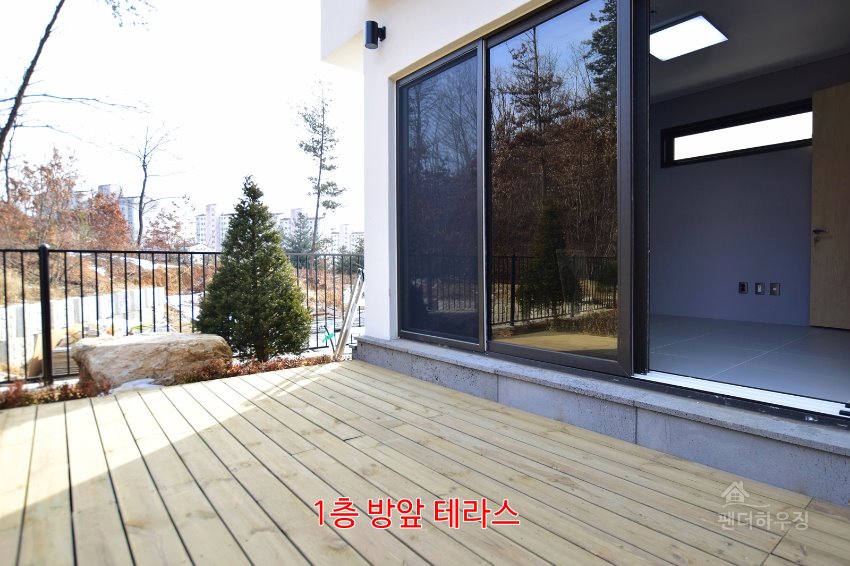32.1층방앞 테라스.JPG